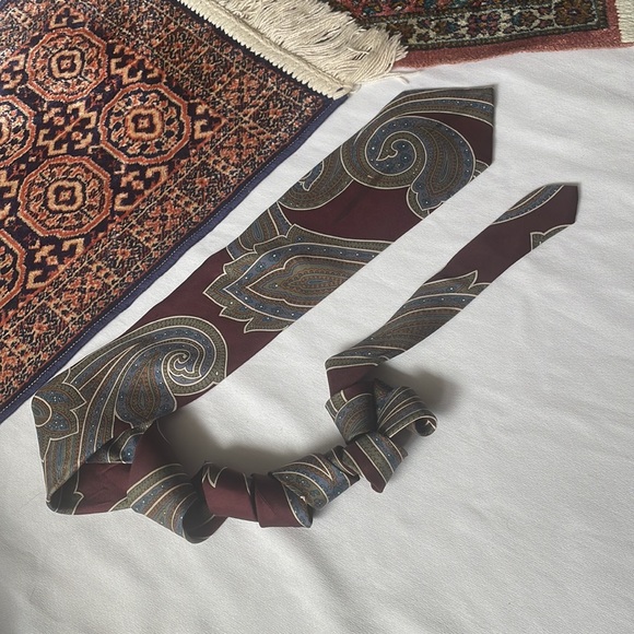 Moore’s “Very” 1980’s Paisley pattern Silk tie - Picture 5 of 8
